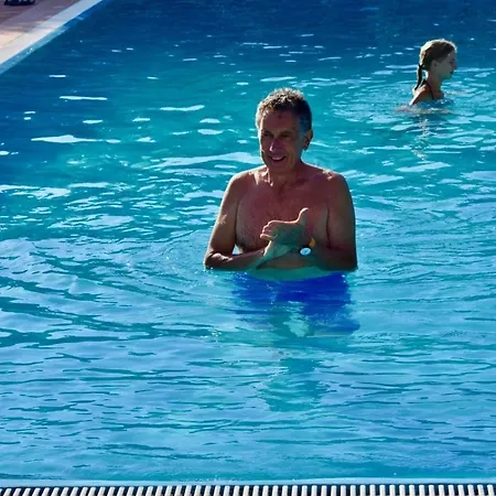 Lejlighed Sleeps 5 With Pool *