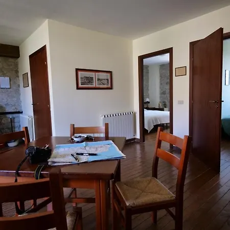 Sleeps 5 With Pool Lejlighed