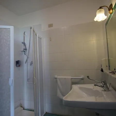 Sleeps 5 With Pool Castellana Sicula