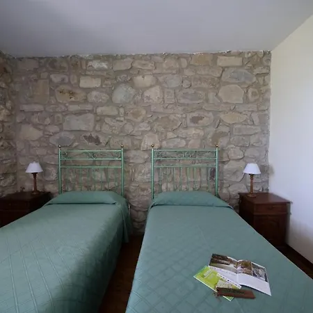 Sleeps 5 With Pool Lejlighed