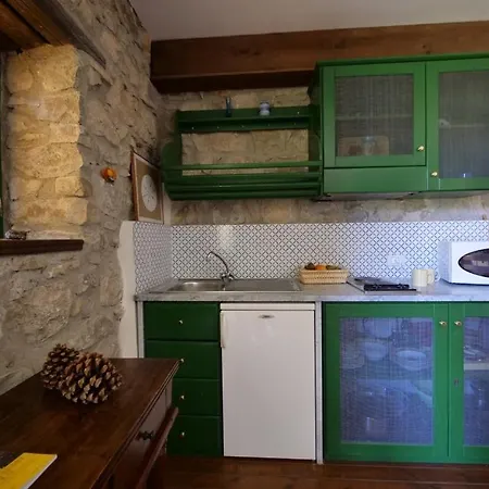 Sleeps 5 With Pool Lejlighed